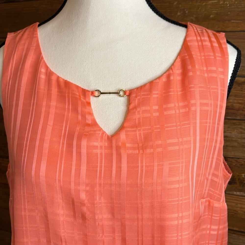 Double layer sleeveless top - Picture 3 of 4